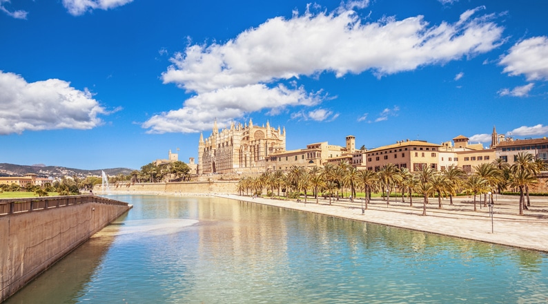 ¿Cuál es la tendencia de la vivienda vacacional en Mallorca e Ibiza?