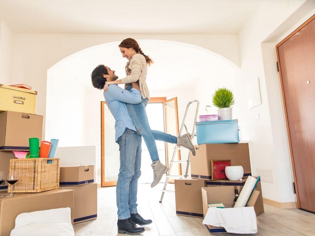 Novios y vivienda: comprar una casa en pareja